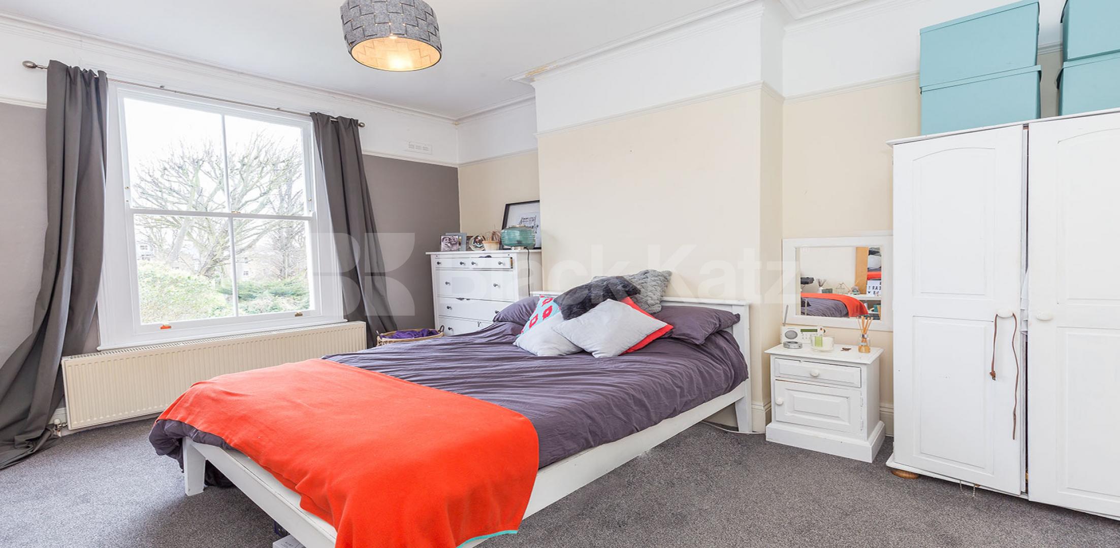 			NEW INSTRUCTION!, 2 Bedroom, 1 bath, 1 reception Flat			 Womersley Road, CROUCH END